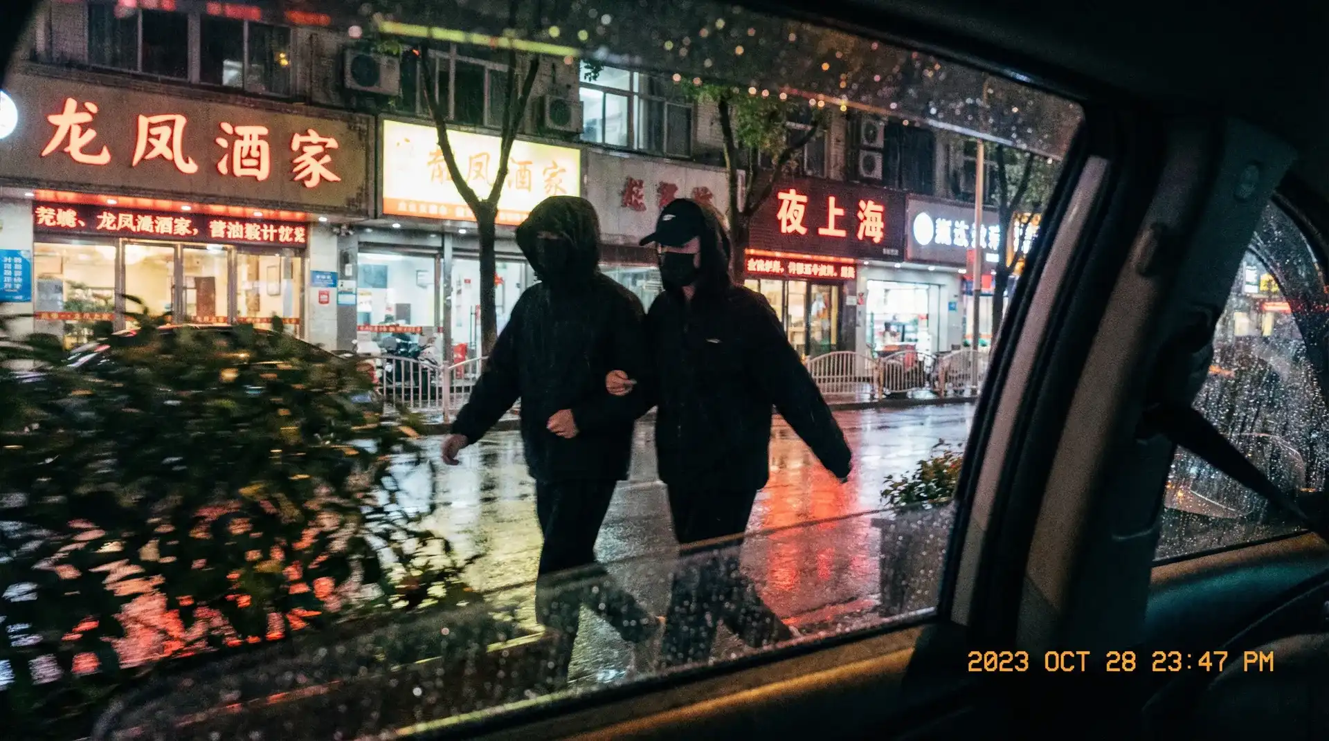 黄色仓库-最新成人影视聚合|免费高清在线播放|下载专区 - 顶流明星深夜密会现场抓拍照片